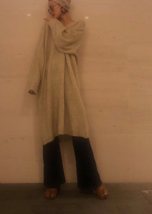 V-neck long knit
