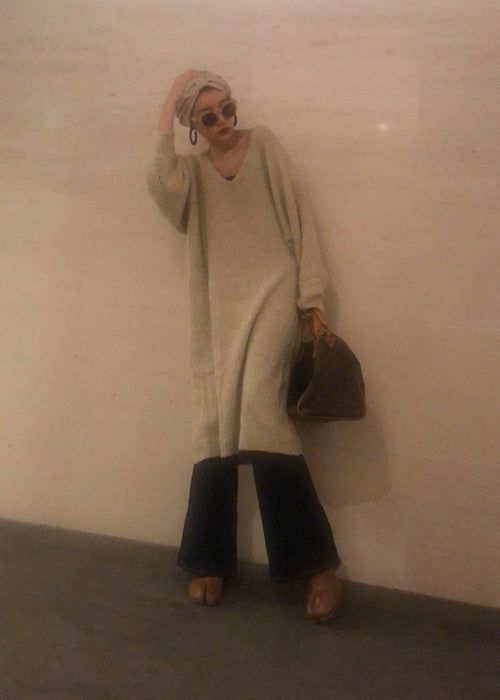 V-neck long knit