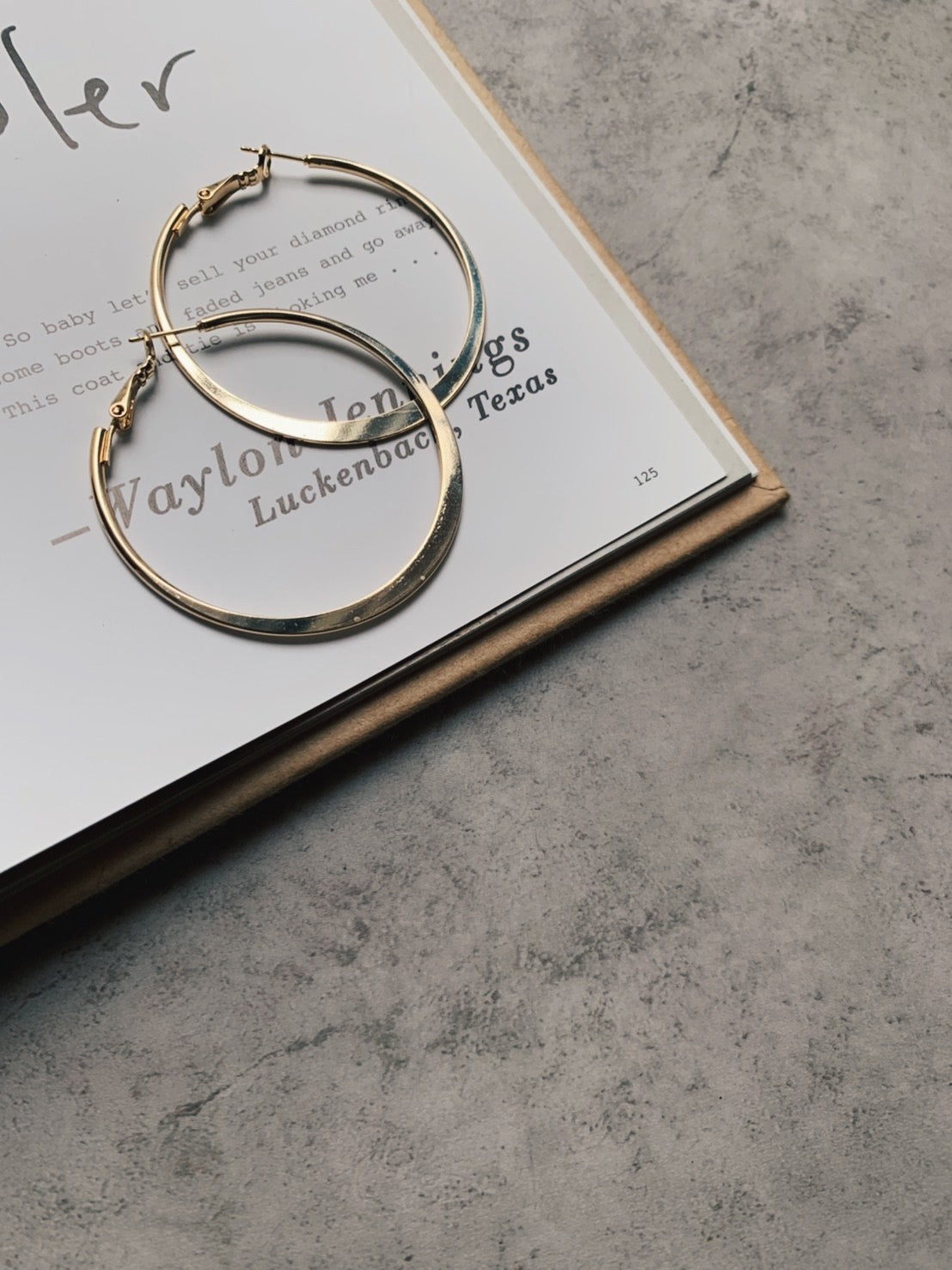 Hoop pierce.