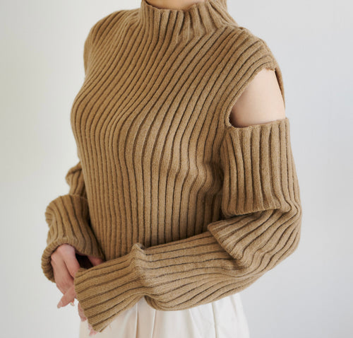 shoulder cut knit