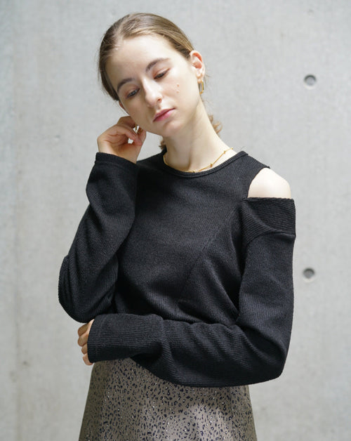 Open shoulder knit tops