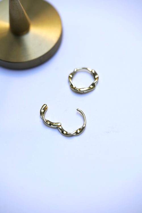 Twist mini hoop pierce