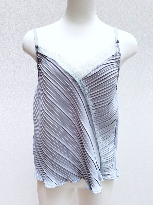 Pleated lace camisole [ICE BLUE/WHITE]