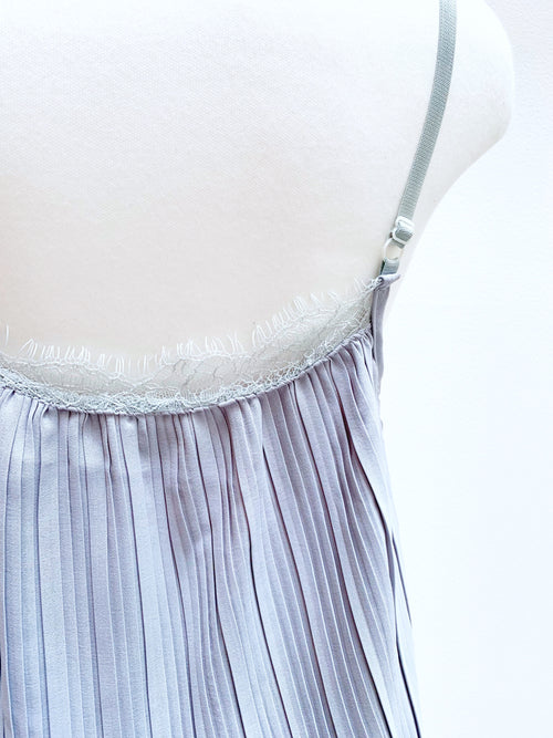 Pleated lace camisole [ICE BLUE/WHITE]