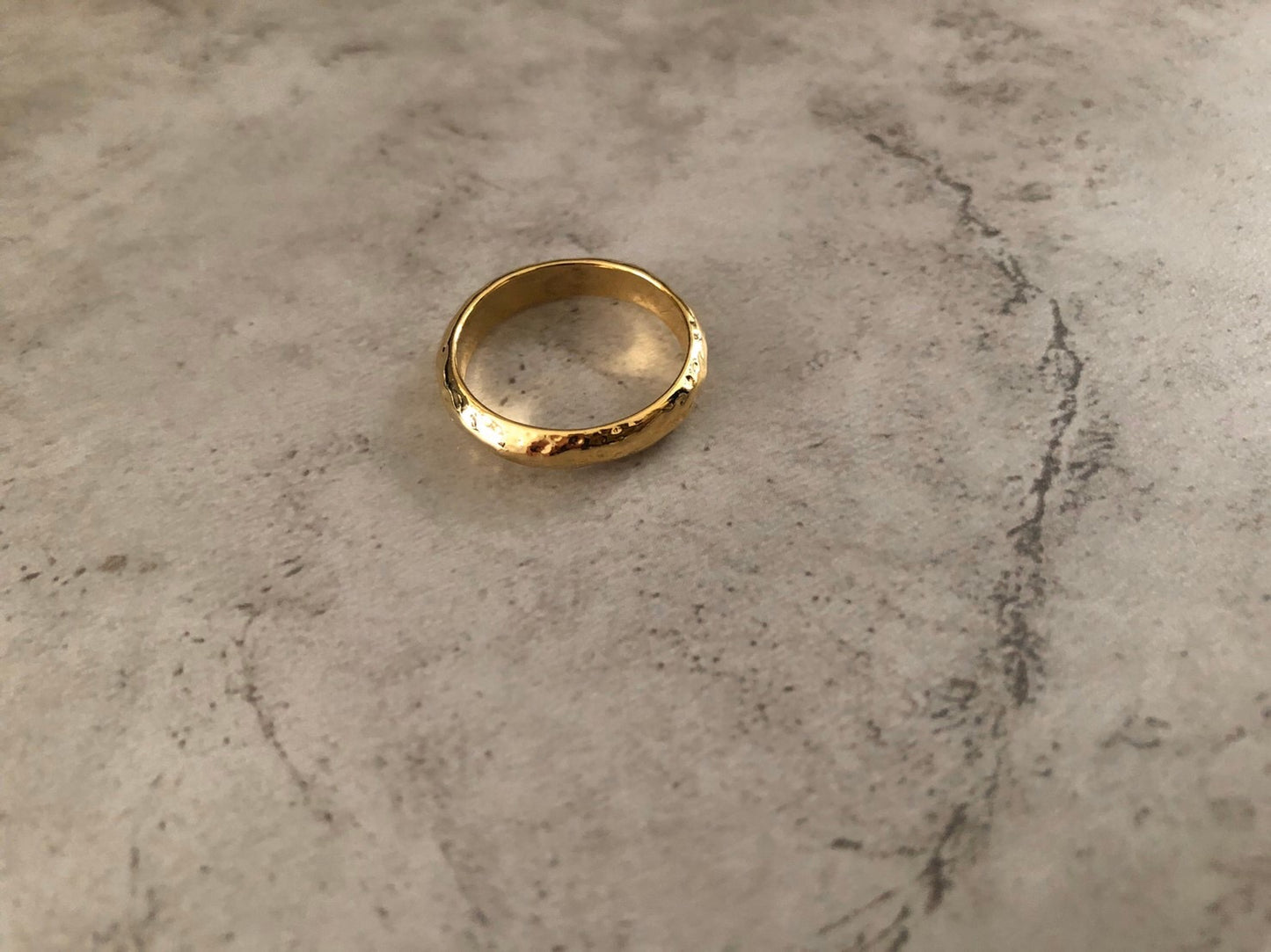 Hammered basic ring.