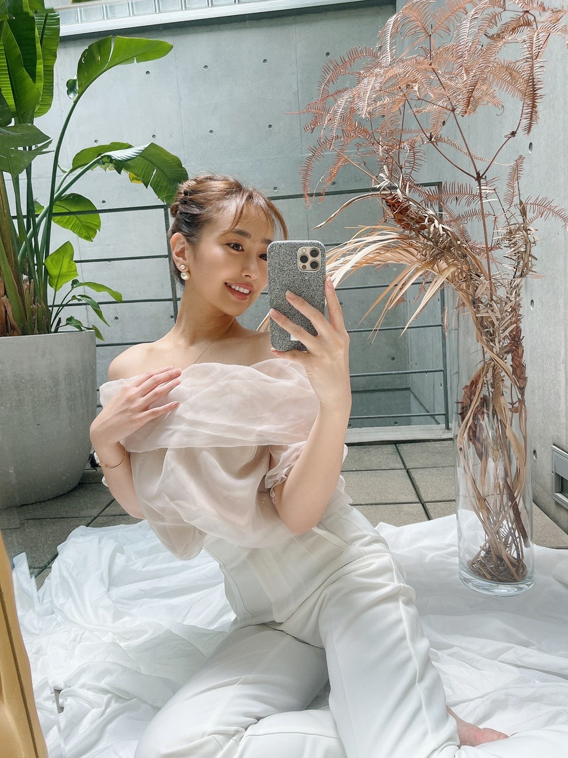 Offshoulder sheer tops